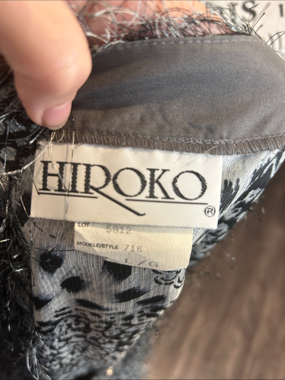 Vintage Hiroko Shaggy Eyelash Knit Vest Black Grey Textured Canada Large - Picture 8 of 11